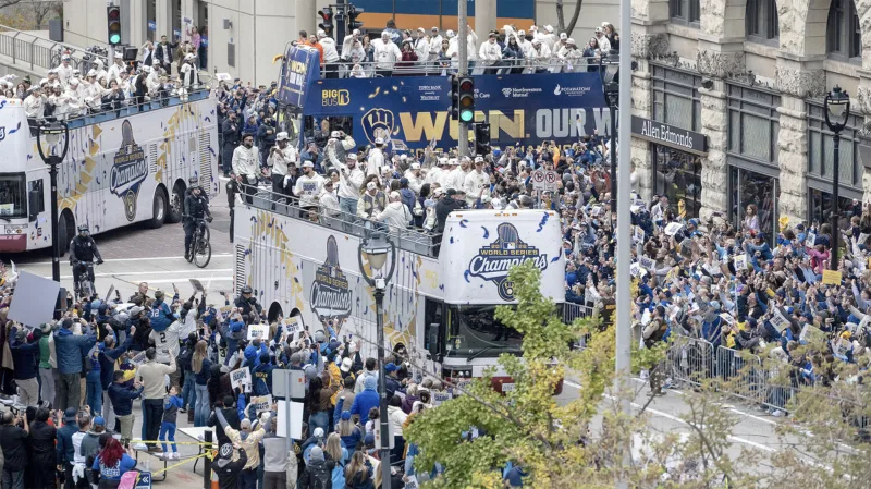 Milwaukee celebrates Brewers’  title win